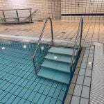 Indemnizado con 20.000 euros tras resbalarse en una piscina municipal