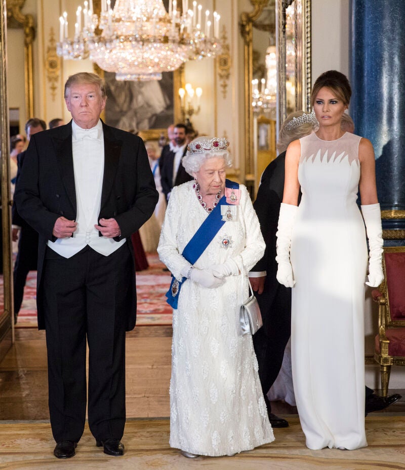 Donald Trump y Melania Trump con la reina Isabel II de Inglaterra.