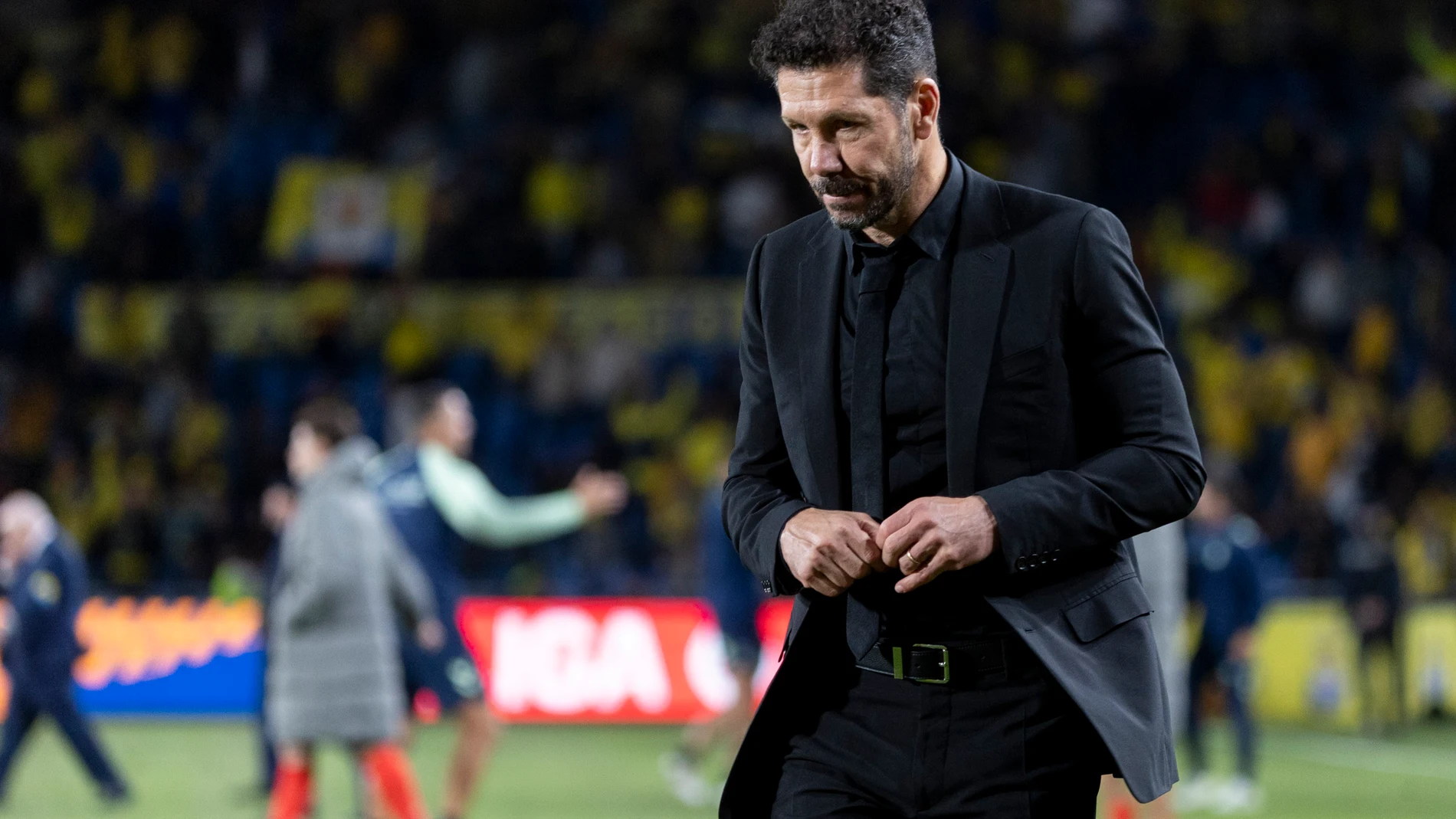 LAS PALMAS DE GRAN CANARIA, 19/04/2025.- El entrenador del Atlético de Madrid Diego Simeone tras el partido de la jornada 32 de LaLiga que UD Las Palmas y Atlético de Madrid disputaron hoy sábado en el estadio de Gran Canaria. EFE/Quique Curbelo