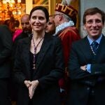 Isabel Díaz Ayuso y Almeida en la procesión del Cristo de Medinaceli en Madrid.