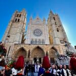 Acto central de la Procesión del Encuentro organizada por la Real Hermandad de Jesús Divino Obrero