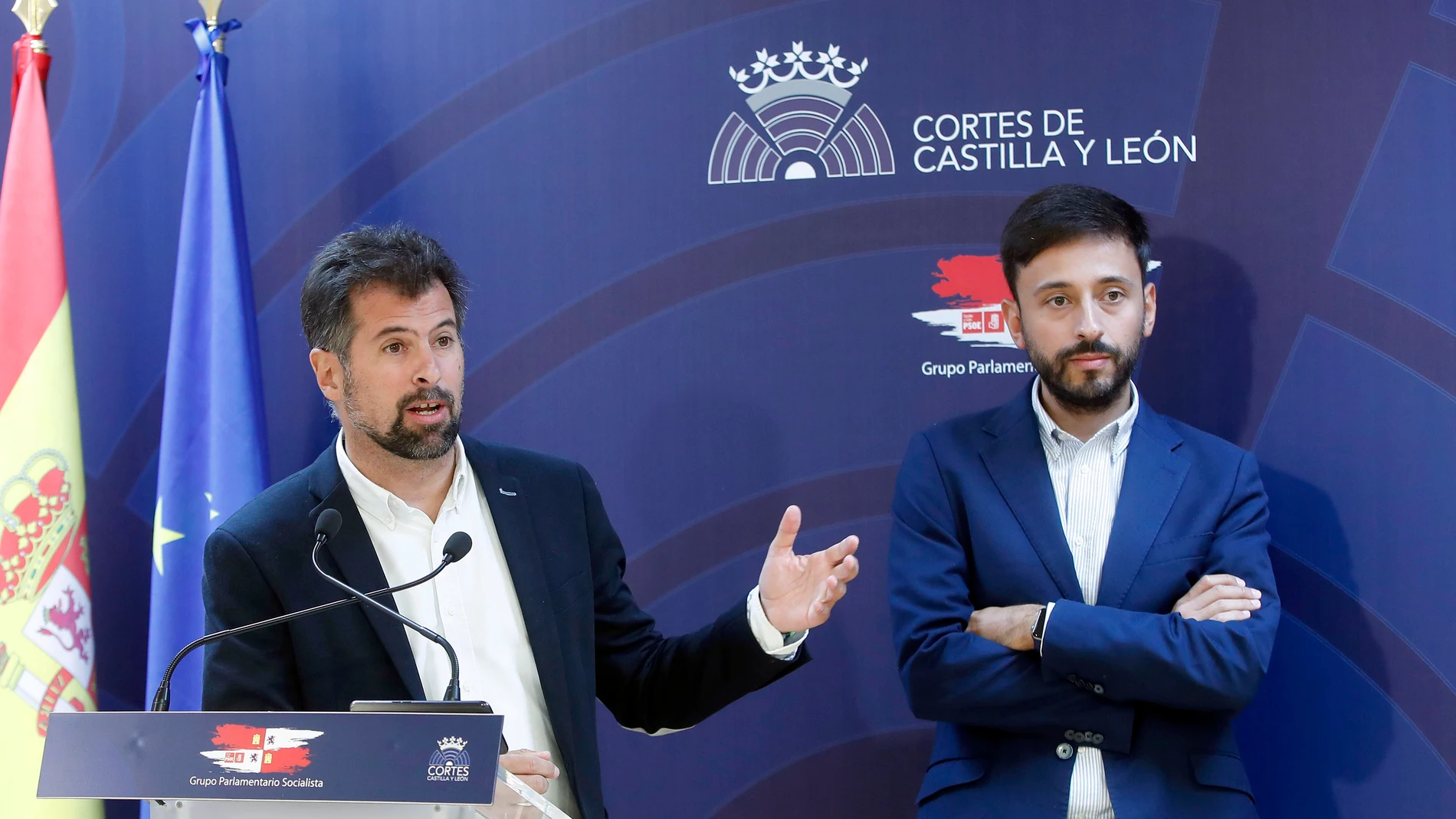 Fran Díaz junto a Luis Tudanca, en una rueda de prensa en las Cortes regionales