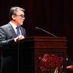 Victorino Martín pronuncia el Pregón Taurino en el Teatro de la Maestranza con la asistencia de Antonio Sanz