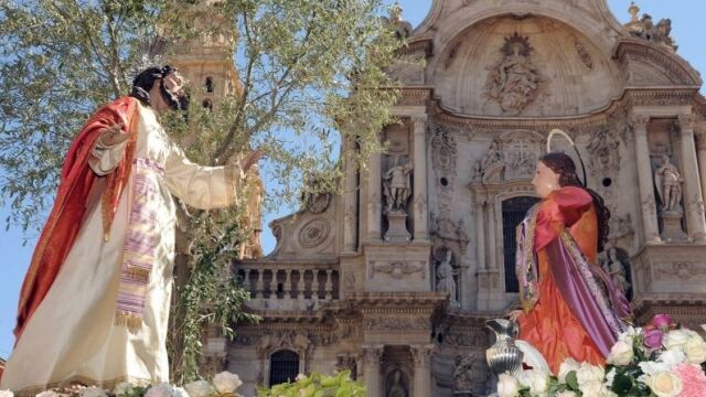 La cofrad&iacute;a del Resucitado pone fin a la Semana Santa de Murcia este Domingo de Resurrecci&oacute;n