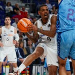 Rathan-Mayes y Dos Anjos, durante el choque entre el Madrid y el Andorra