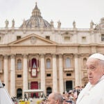 El Papa Francisco en la Plaza de San Pedro del Vaticano