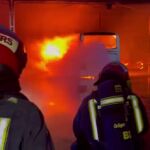 Extinguido el incendio en empresa de autobuses de La Vall d'Uixó con 8 vehículos afectados