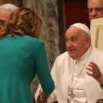 Catala saluda al Papa Francisco en una audiencia reciente