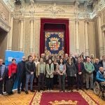 Ángeles Armisén con representantes del Tercer Sector con los que se ha firmado el convenio