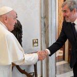 Clavijo lamenta la muerte del Papa: "Su legado quedará en el corazón del mundo"