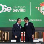 Firma del patrocinio entre el Betis y la Diputación de Sevilla