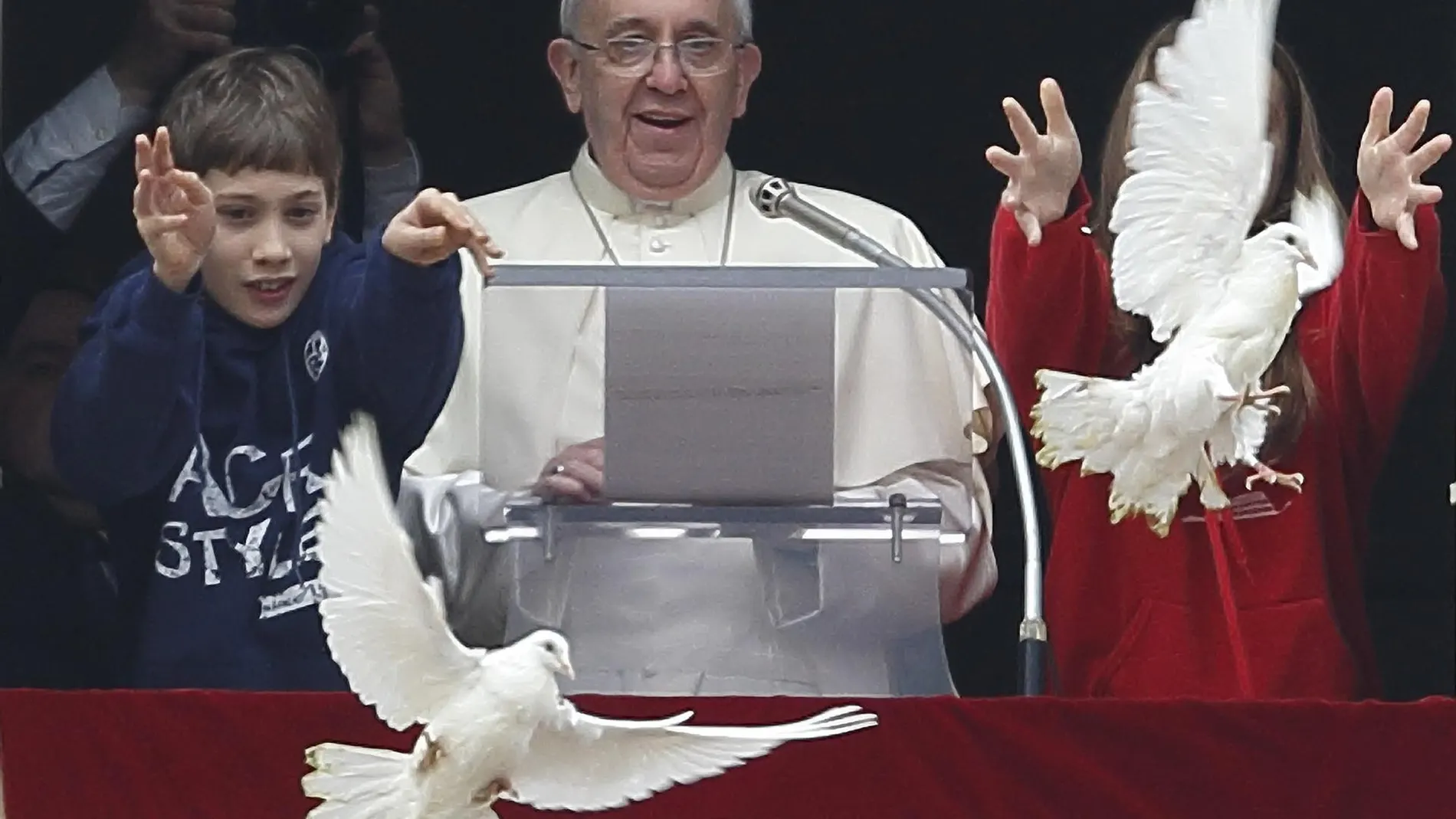 Francisco, el Papa que alzó la voz contra las guerras y clamó "vergüenza" por los migrantes
