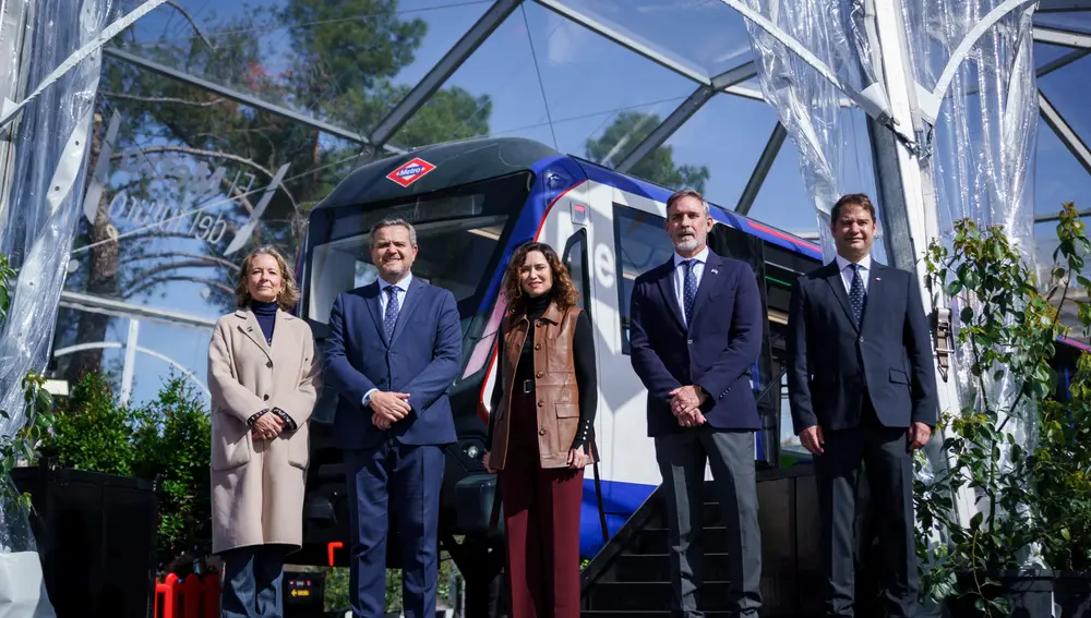 Ayuso visita la exposición ‘Nuevo Tren de Metro de Madrid’