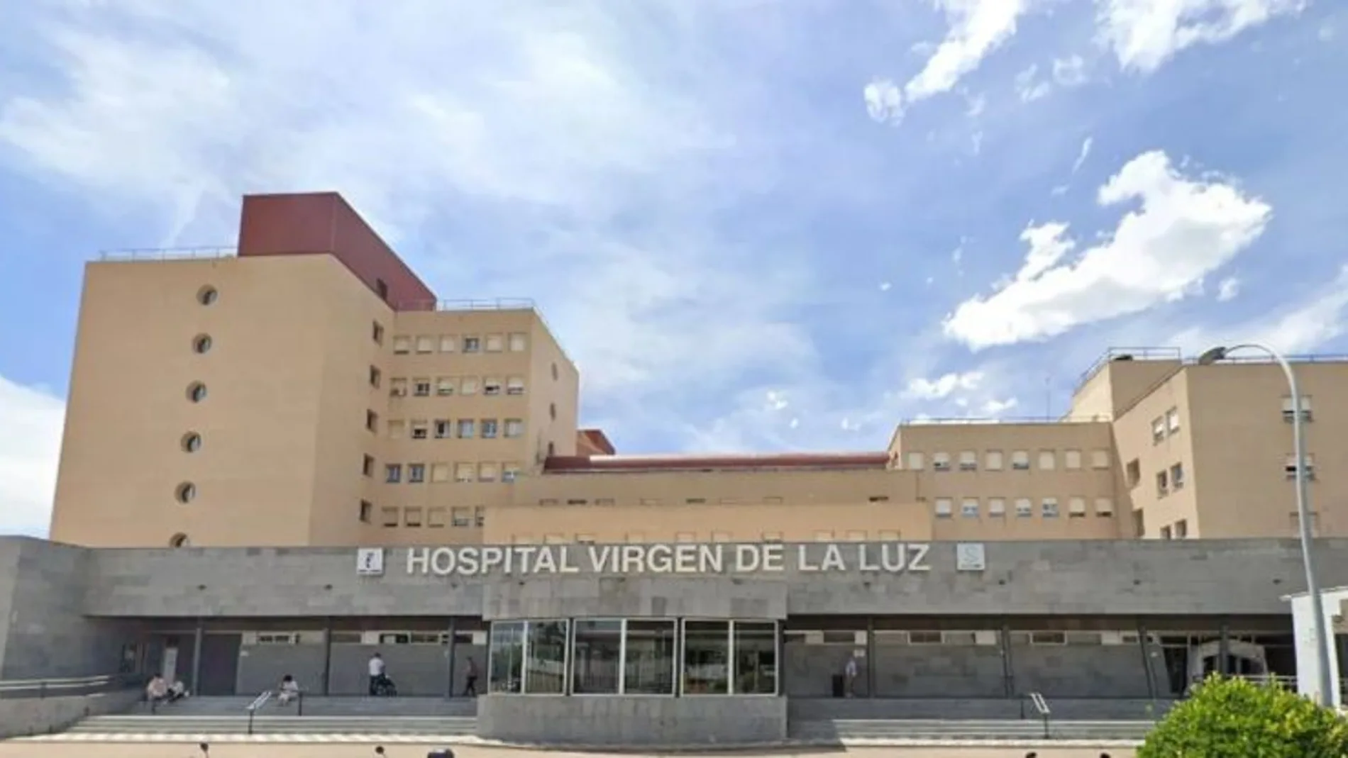 Ingresado en el hospital tras intoxicarse en un incendio de baterías de litio en Tarancón