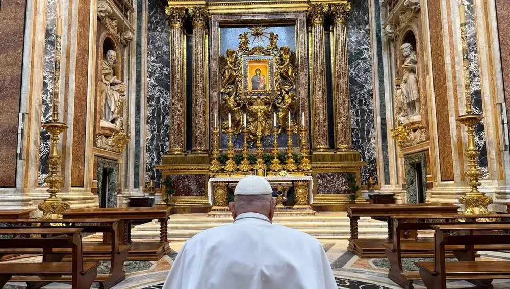 El Papa Francisco el 12 de Abril fue a rezarle a la Virgen a la Basílica Santa María Mayor en donde desea ser enterrado