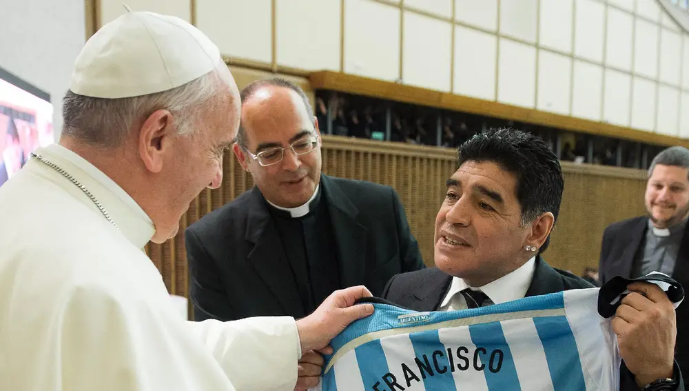 Diego Armando Maradona presents Pope Francis with an Argentine national soccer team jersey bearing the name Francisco on it, in the Paul VI hall at the Vatican, Monday, Sept. 1, 2014 ahead of an inter-religious match for peace.