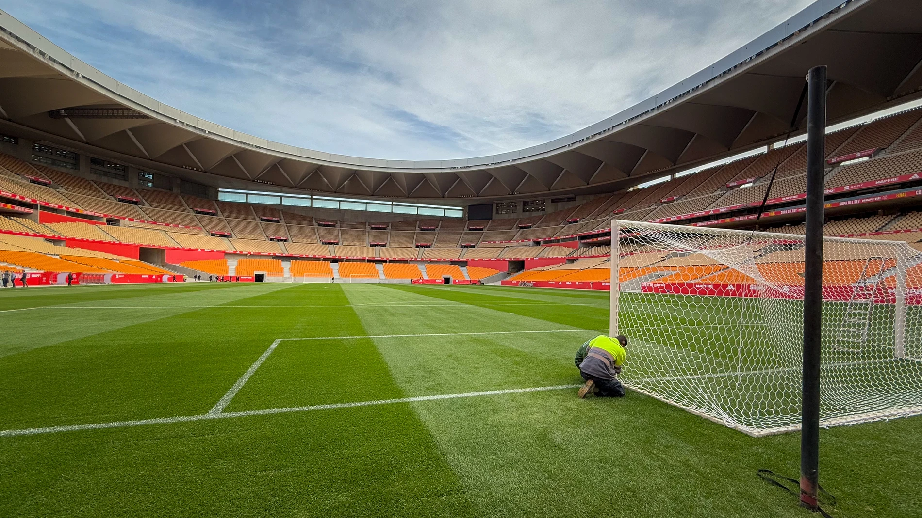 Detalle del Estadio de la Cartuja tras la finalización de las obras , a 21 de abril de 2025 en Sevilla (Andalucía, España). El presidente de la Junta de Andalucía, Juanma Moreno, ha visitado el estadio de la Cartuja, donde el próximo sábado 26 se disputa la final de la Copa del Rey de Fútbol entre el Real Madrid y el Barcelona FC.21 ABRIL 2025María José López / Europa Press21/04/2025