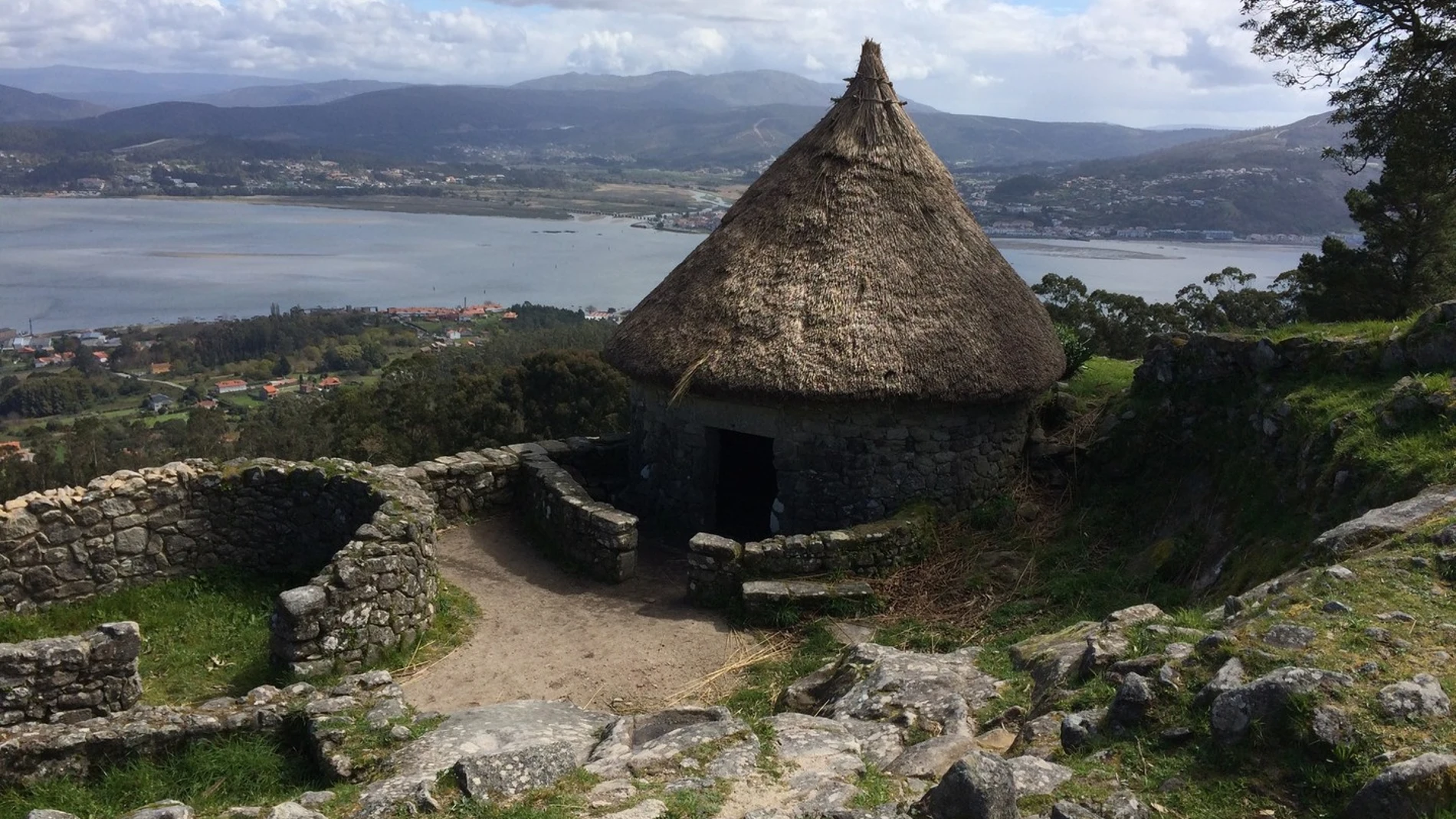 Así es el milenario castro gallego que vigila el Atlántico desde la frontera con Portugal