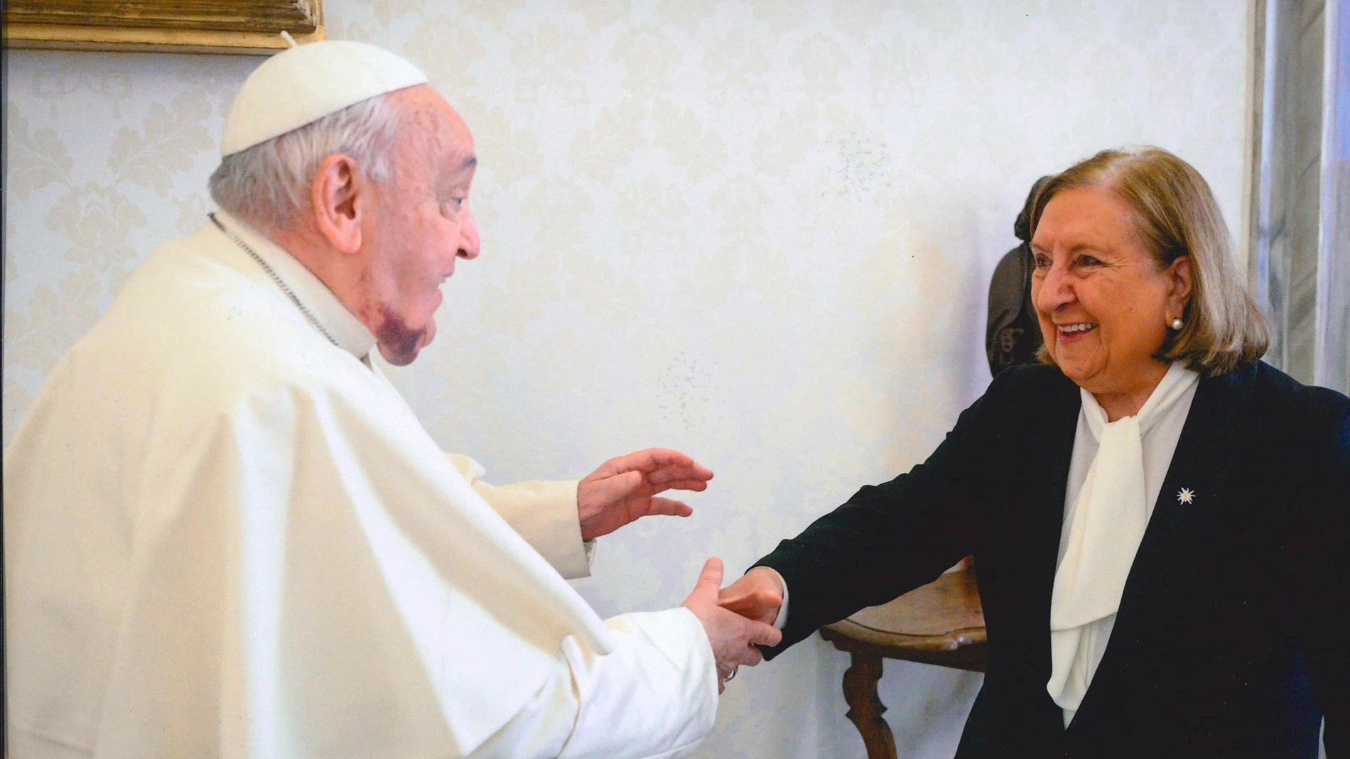 Lydia Jiménez con el papa Francisco