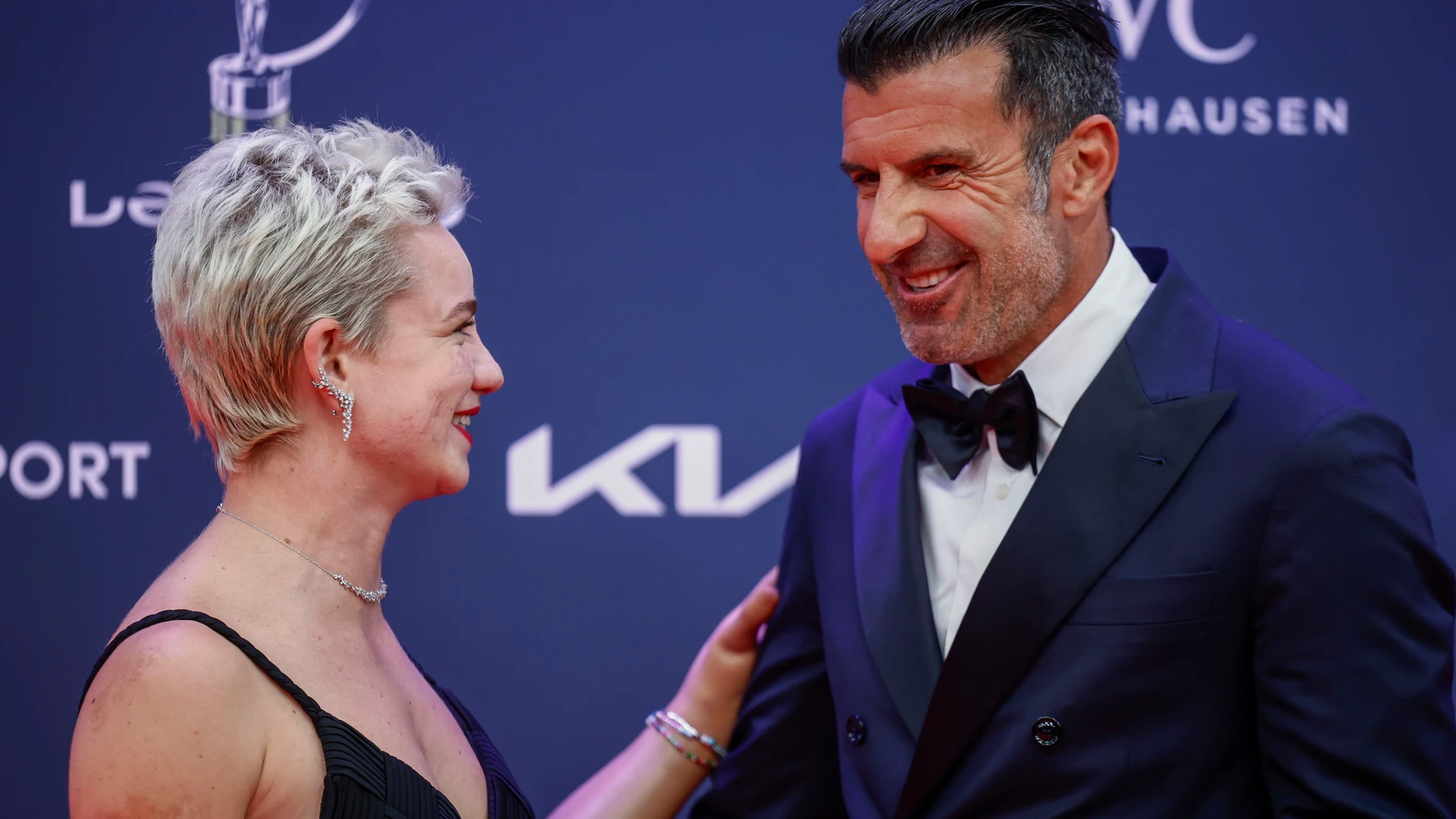 MADRID, 21/04/2025.- El futbolista portugués Luis Figo y la esgrimista italiana Beatrice Vio a su llegada a la ceremonia de entrega de los Premios Laureus, este lunes en el Palacio Cibeles de Madrid. EFE/ Daniel González