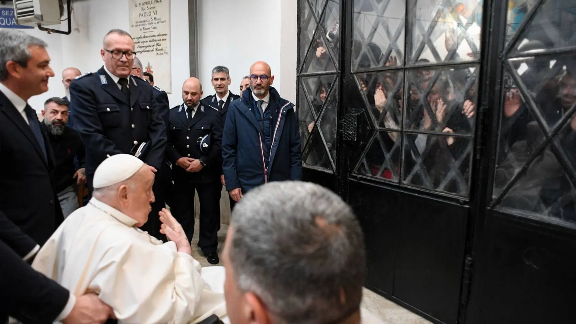 Hace tres días durante 30 minutos el papa Francisco visitó a los presos de la carcel "Casa Circondariale di regina Coeli)