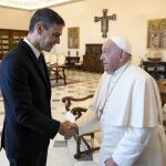 Papa.- Pedro Sánchez lamenta la muerte del Papa Francisco y destaca su compromiso con la paz y la justicia social
