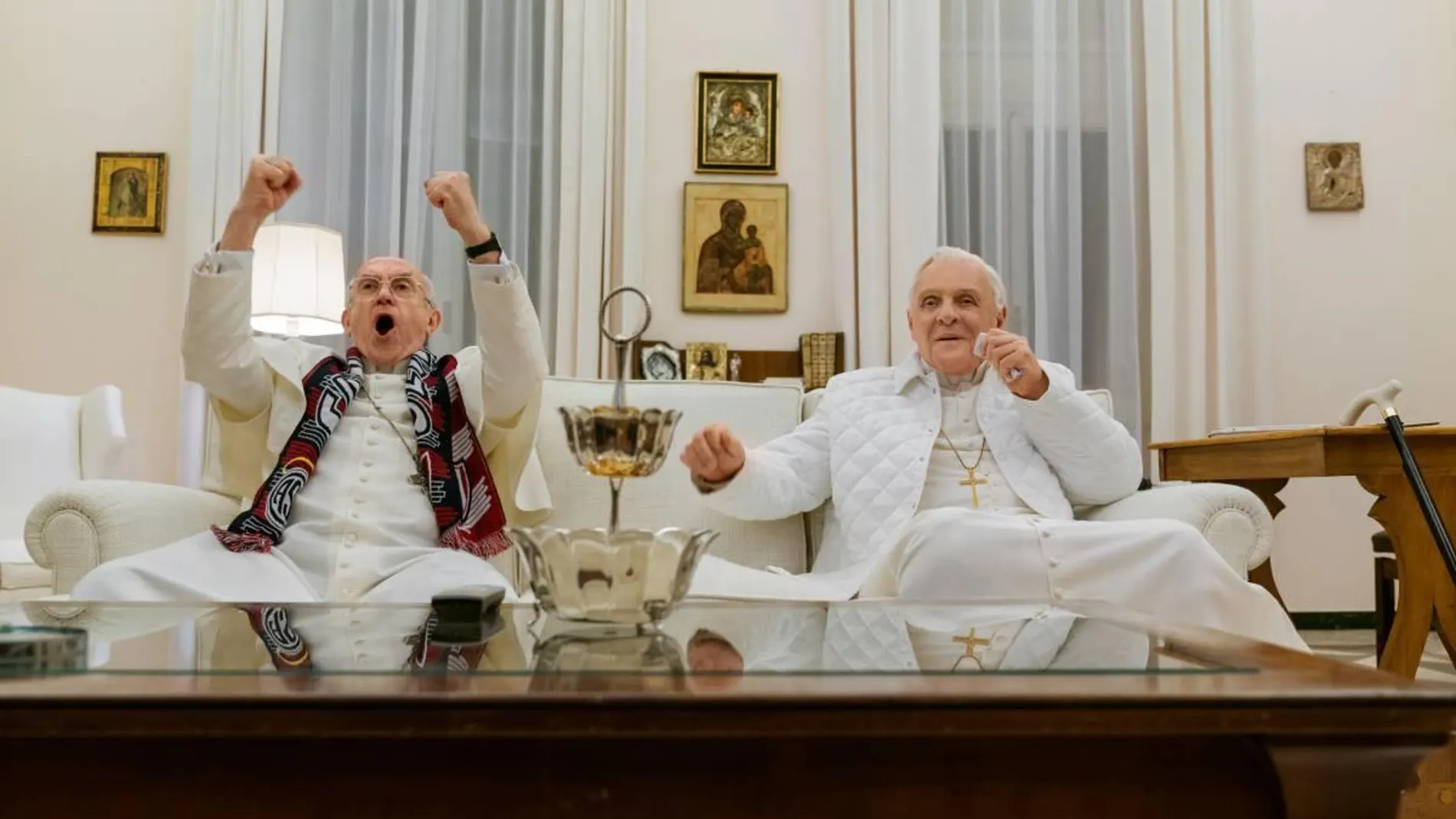 Fotograma de la película 'Los dos papas' (Francisco era hincha de San Lorenzo de Almagro)