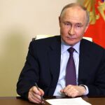 Ucrania.- Putin se muestra abierto a "cualquier iniciativa de paz" pero anuncia el fin de la tregua por Pascua