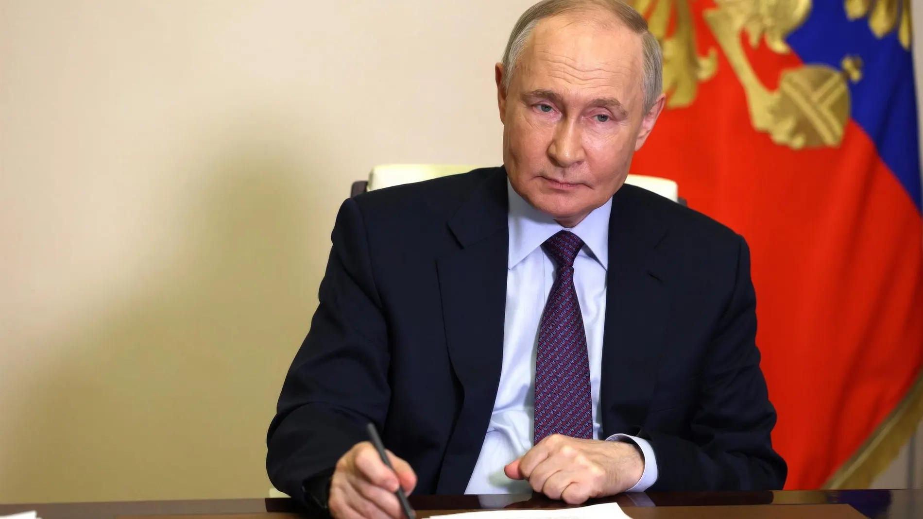 Ucrania.- Putin se muestra abierto a "cualquier iniciativa de paz" pero anuncia el fin de la tregua por Pascua
