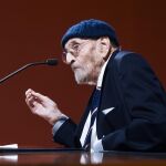 MADRID.-Los Reyes presiden mañana la entrega del Premio Cervantes 2024 a Álvaro Pombo, que delegará la lectura de su discurso