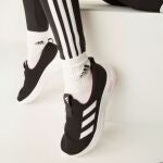 Mujeres de +40 las recomiendan por su comodidad: estas Adidas están al 42% de descuento