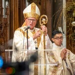 Timothy Dolan oficia misa en Nueva York en honor al papa Fracisco