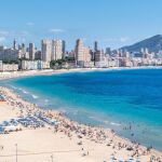 Imagen de la playa de Benidorm (Alicante) en plena Semana Santa