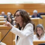 Mónica García se muestra "orgullosa" de su gestión ante el PP y destaca la acogida de 31 niños de Gaza