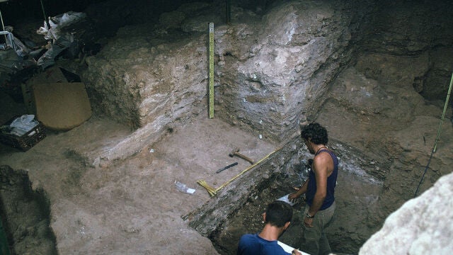 Equipo de trabajo en las excavaciones