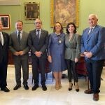 La Junta arropa a Concha Yoldi en la entrega de la Medalla de la Universidad de Sevilla