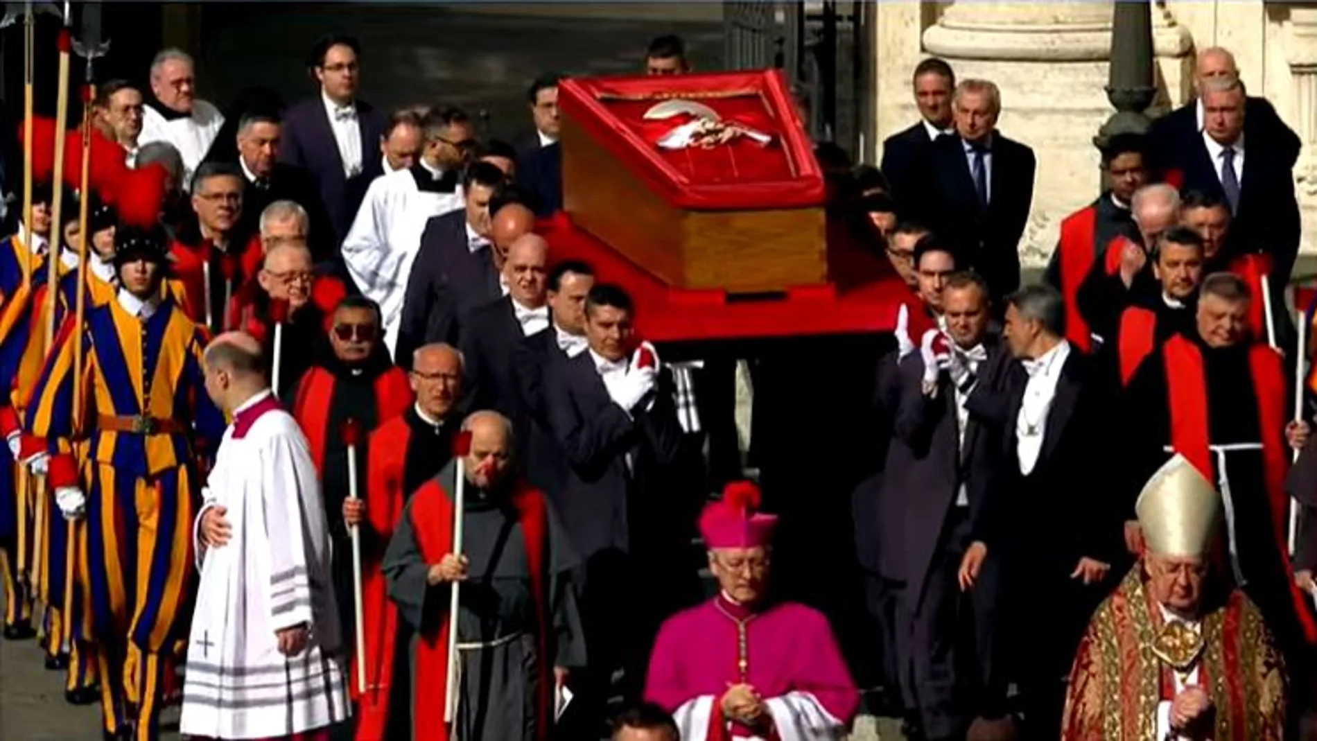 Traslado féretro del Papa