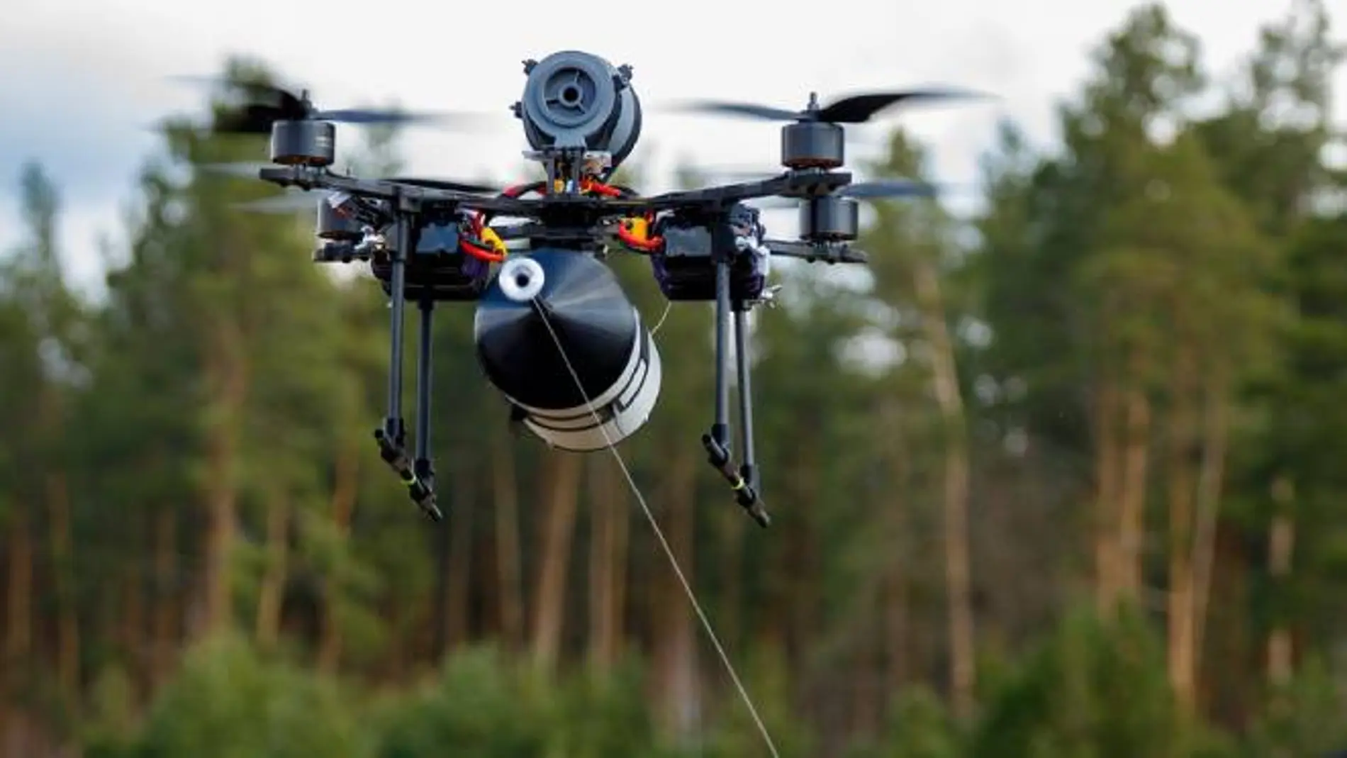 Dron con fibra óptica en la demostración de Brave1.