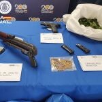 Imagen de las armas y las drogas intervenidas en la última macro redada en las Tres Mil Viviendas