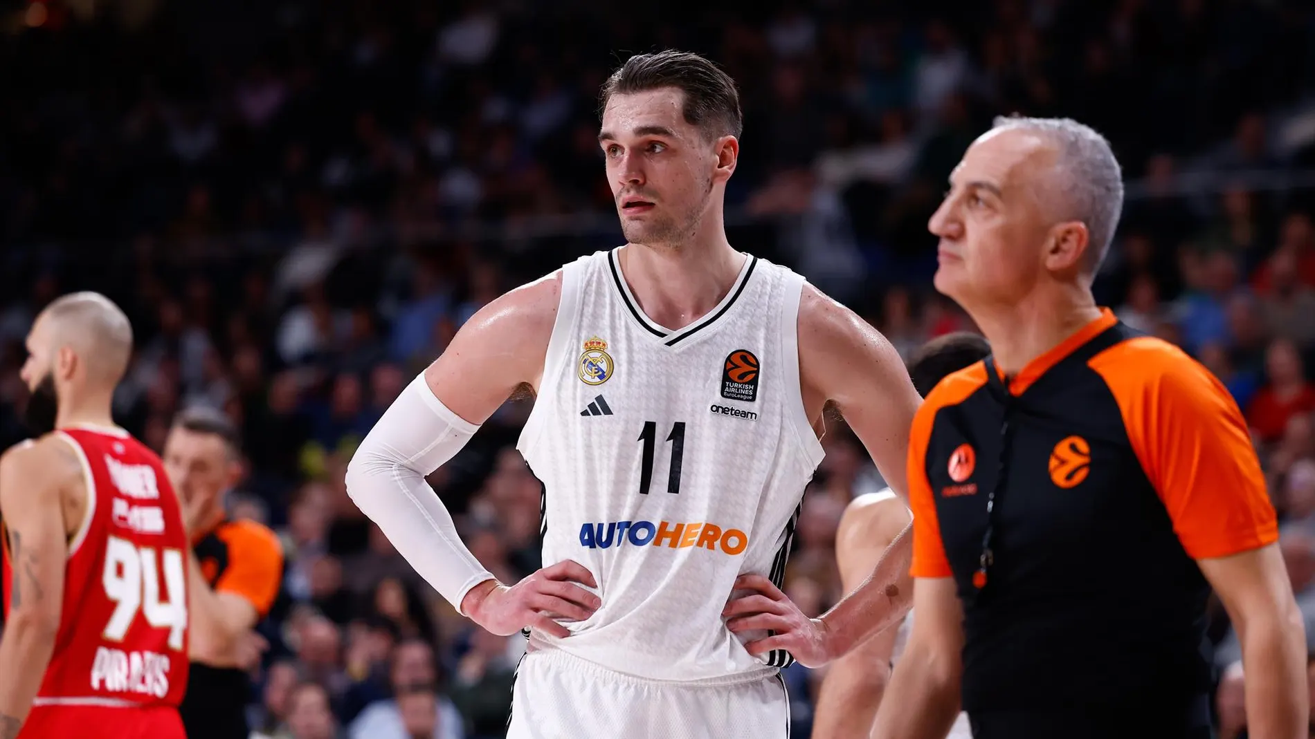 Hezonja, en el primer partido en El Pireo