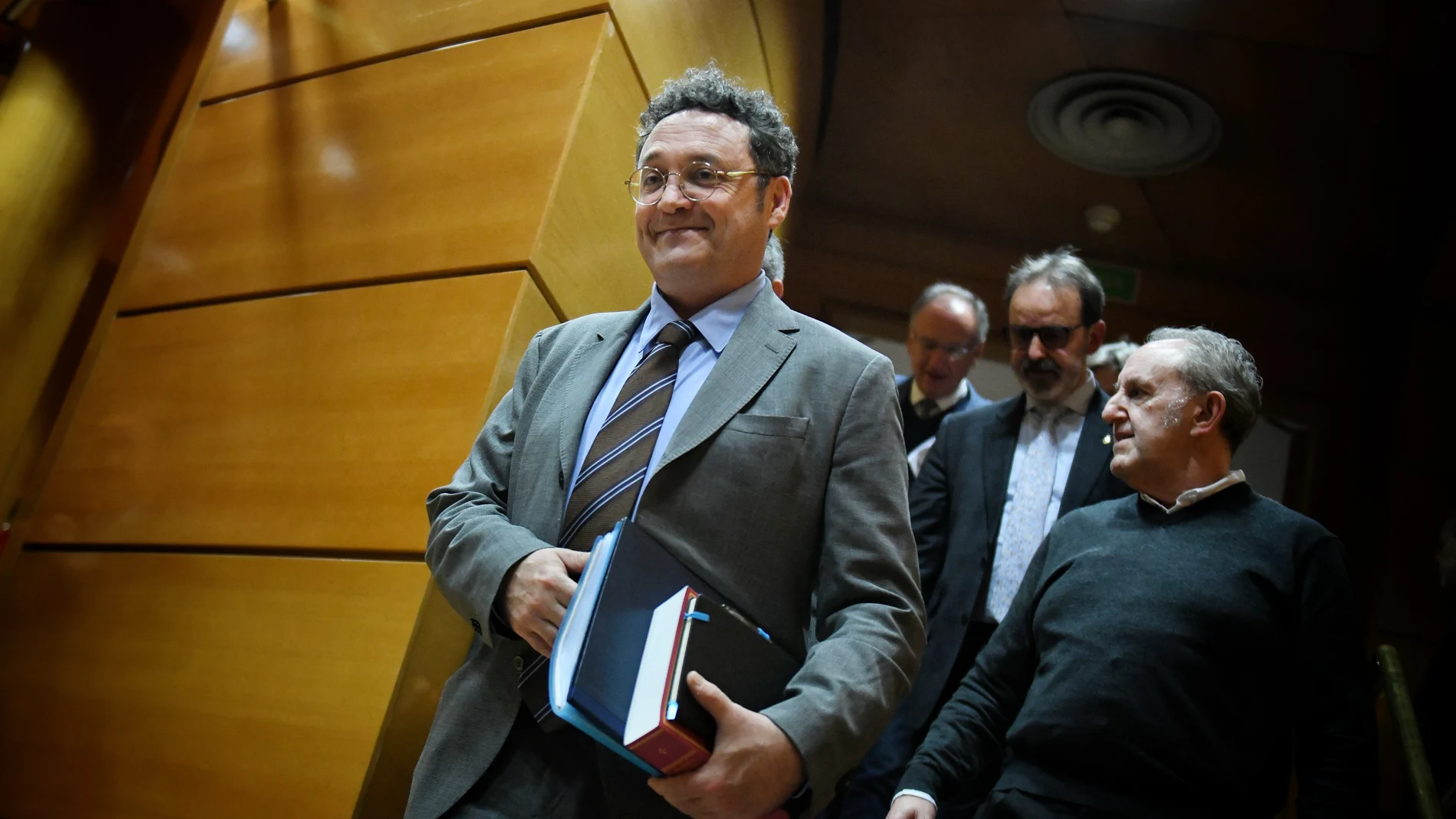 El Fiscal General del Estado, Álvaro García Ortiz, a su llegada a la comparecencia en la Comisión de Justicia, en el Senado, a 18 de febrero de 2025, en Madrid (España). García Ortiz comparece para presentar la Memoria anual de la Fiscalía referida a 2023. Es la primera vez que acude a las Cortes Generales desde que el Tribunal Supremo (TS) le imputó por un presunto delito de revelación de secretos contra el novio de la presidenta de la Comunidad de Madrid. 18 FEBRERO 2025;FISCAL;GARCÍA ORTIZ;COMPARECENCIA;FISCAL GENERAL DEL ESTADO; Fernando Sánchez / Europa Press 18/02/2025
