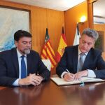 El alcalde de Alicante, Luis Barcala, y el conseller de Medio Ambiente, Agua e Infraestructuras, Vicente Martínez Mus