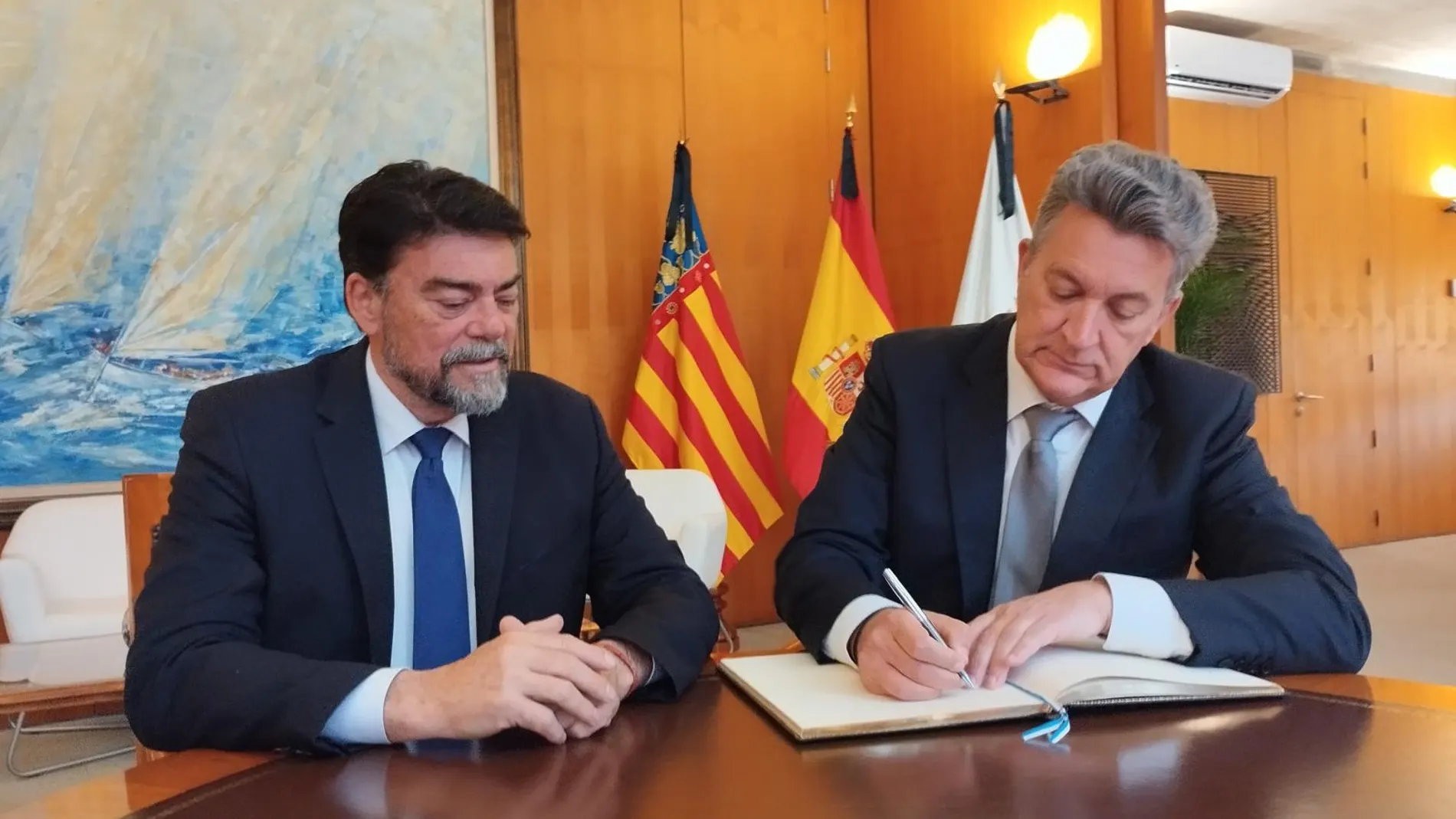 El alcalde de Alicante, Luis Barcala, y el conseller de Medio Ambiente, Agua e Infraestructuras, Vicente Martínez Mus