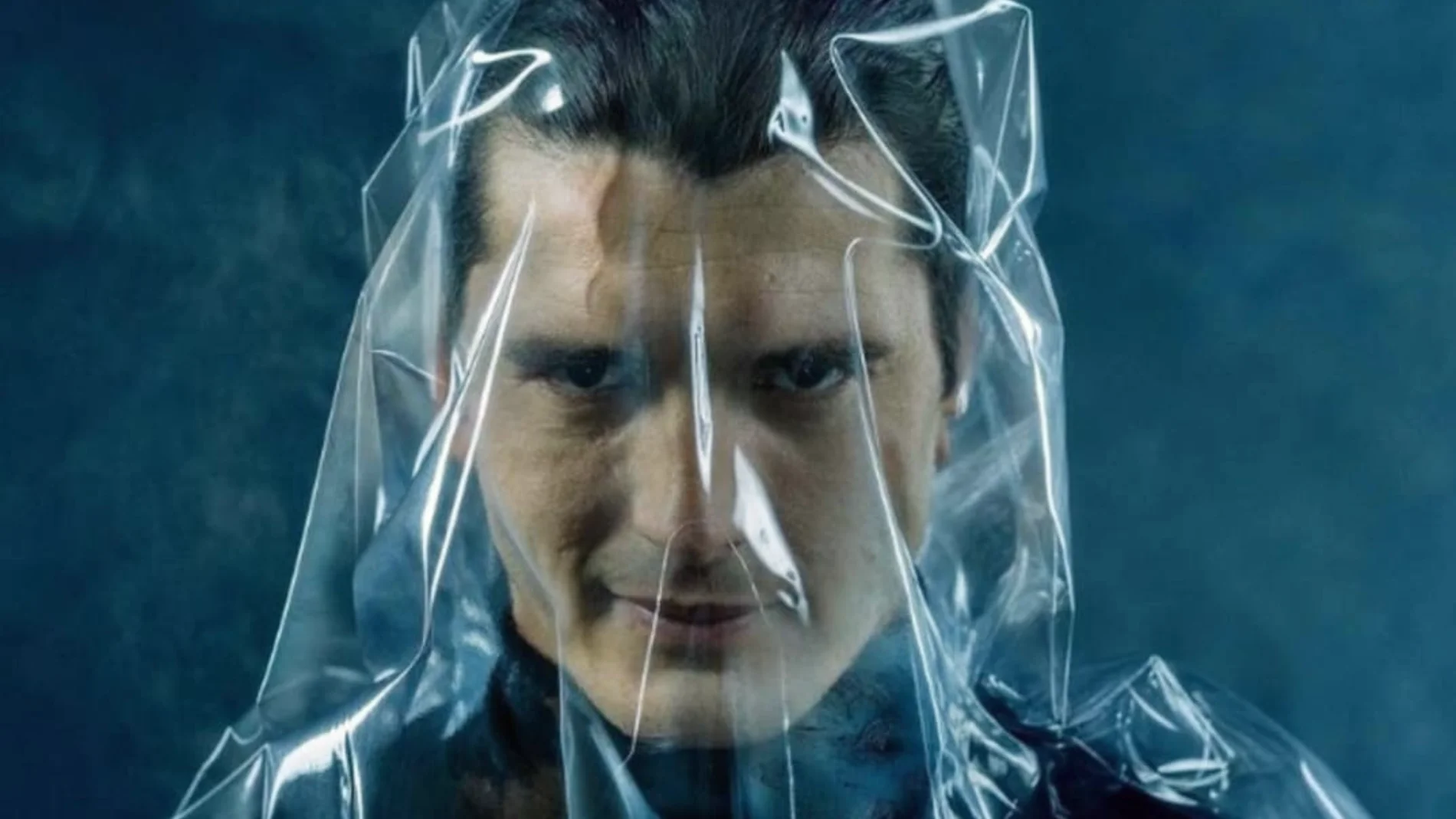 Yon González en el póster oficial de la temporada 2 de 'Memento Mori'