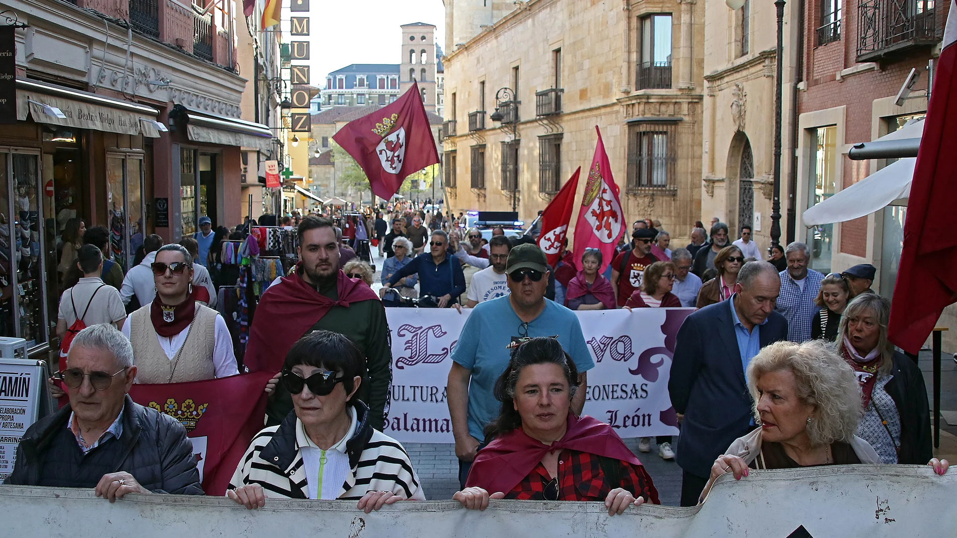 León rinde homenaje a los 'Héroes Leoneses' que en 1808 se sublevaron contra las tropas de Napoleón