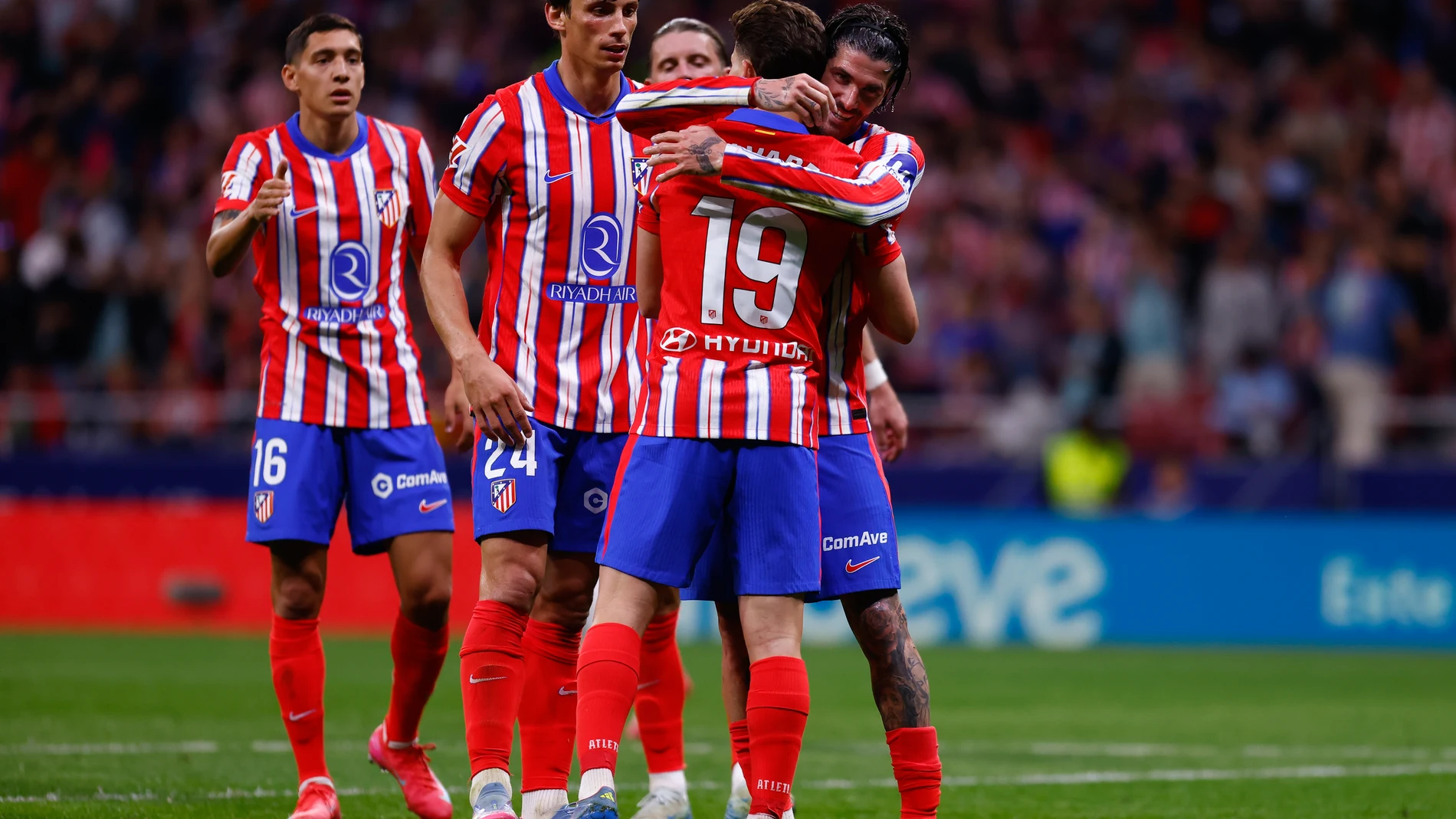 Julian Alvarez of Atletico de Madrid celebrates a goal with teammates during the Spanish League, LaLiga EA Sports, football match played between Atletico de Madrid and Rayo Vallecano at Riyadh Air Metropolitano stadium on April 24, 2025, in Madrid, Spain. AFP7 24/04/2025 ONLY FOR USE IN SPAIN