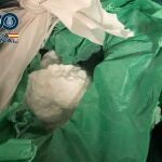 Cocaína arrojada por los detenidos desde el coche