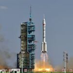 Despegue de la misión Shenzhou-20 en el cohete Long March 2F
