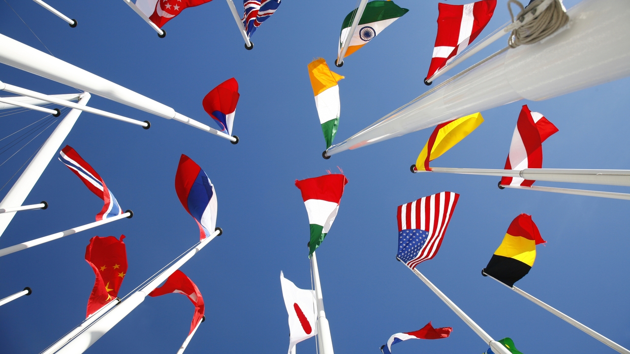 Los dos únicos países del mundo que tienen una bandera cuadrada en vez de rectangular