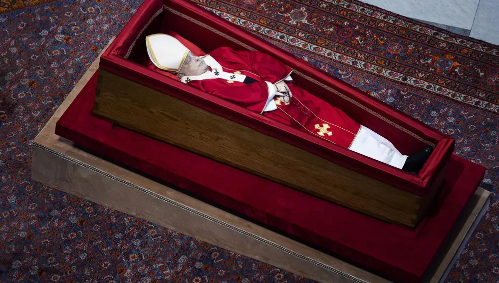 Papa.- Un grupo de personas pobres acompañarán al féretro antes del entierro en la Basilica Santa María la Mayor